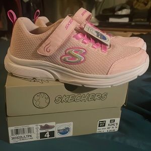 Girls Sketchers light pink sneakers